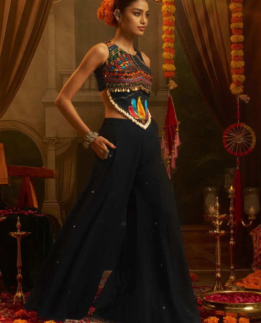 BLACK - Mirror and Thread Work Georgette Casual Kurti In Black Colour