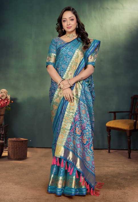 Trending Jacquard Couple Combo Set Mens Kurta Pajama with Silk Koti Womens Saree for Wedding Wear