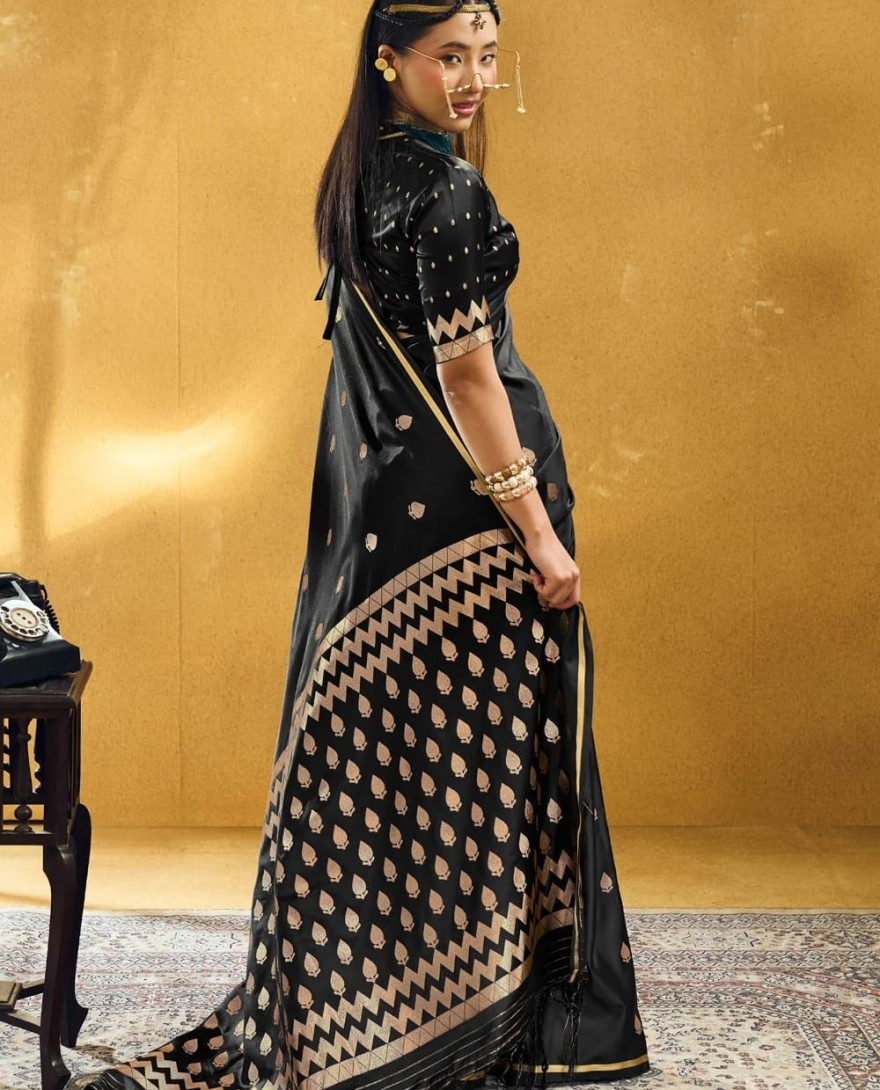 BLACK - Appealing Black Handloom Silk Contemporary Sari