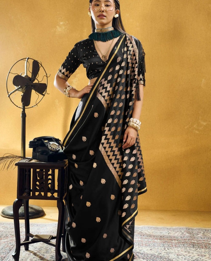 BLACK - Appealing Black Handloom Silk Contemporary Sari