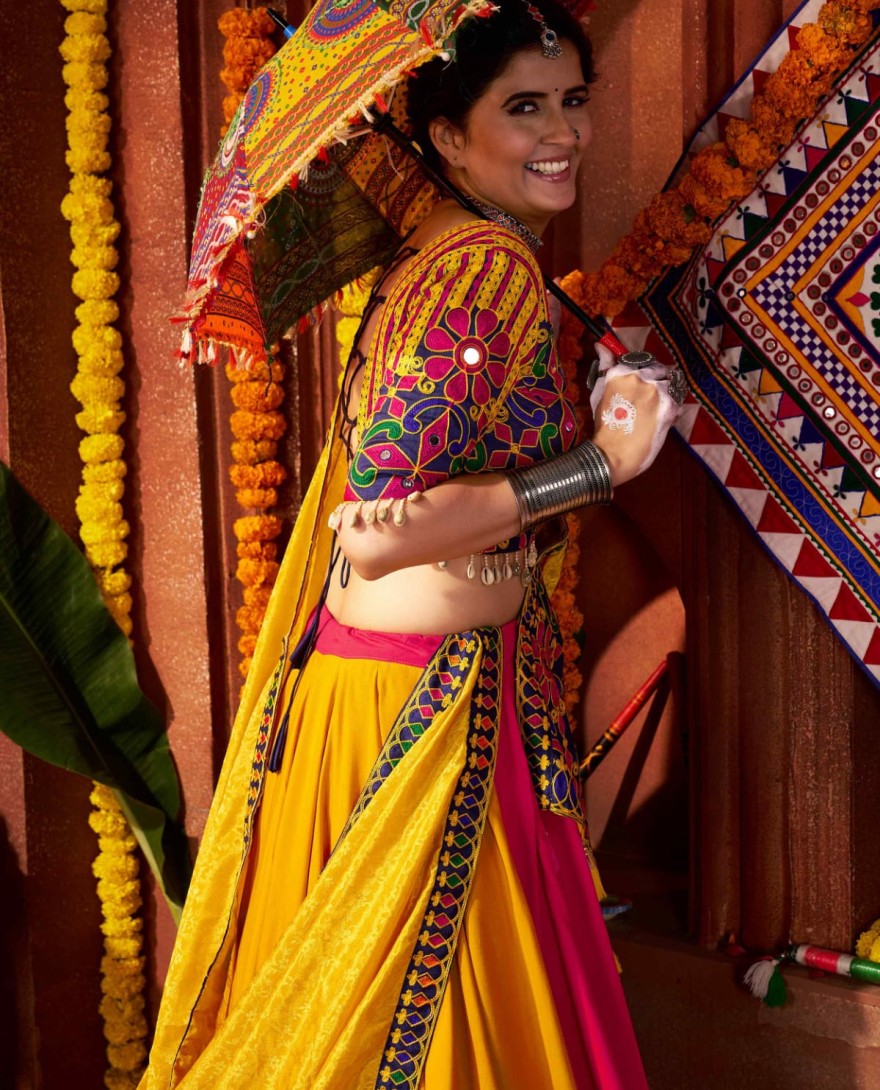 11072 - Glorious Red Cotton Embroidered Navratri Wear Lehenga Choli